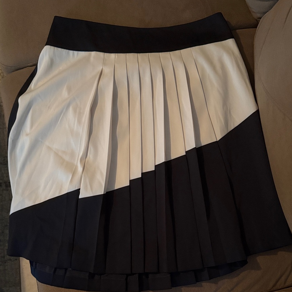 Ann Taylor Black and White Geometric Mini Skirt